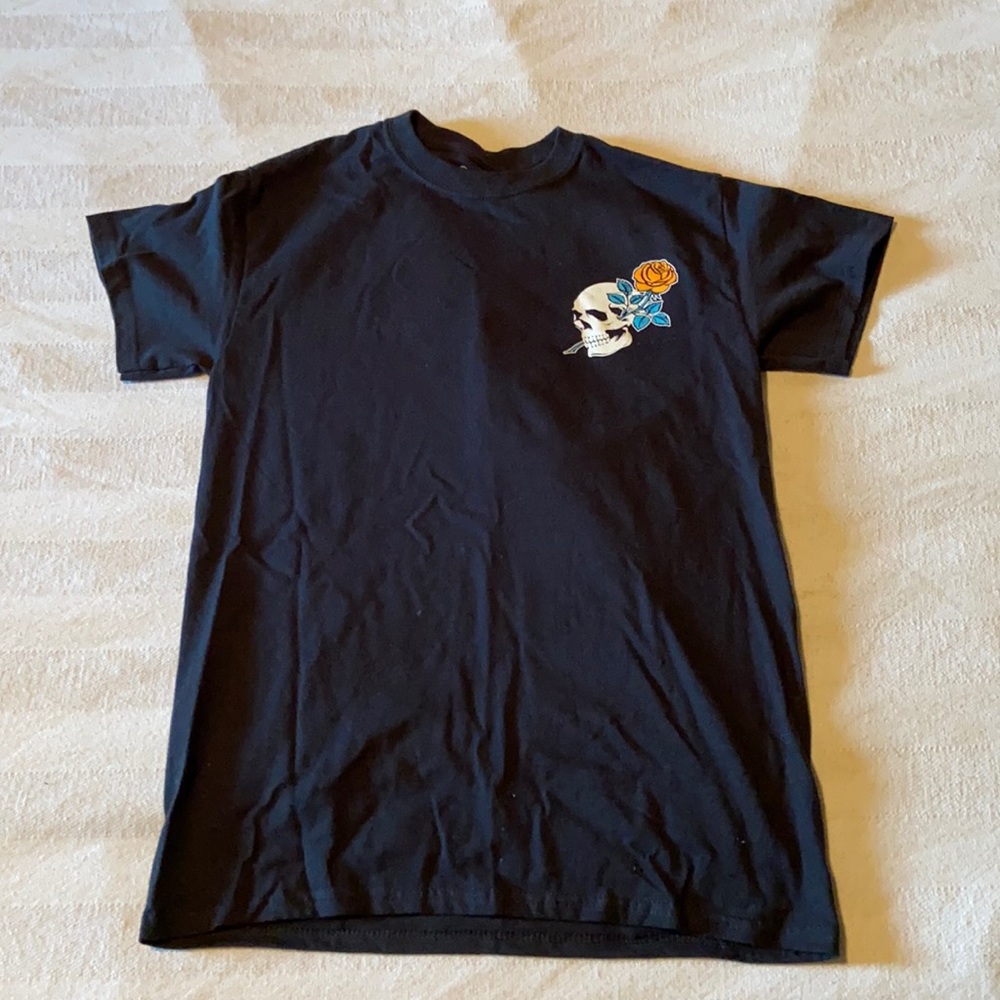 Tilly’s short sleeve shirt size small